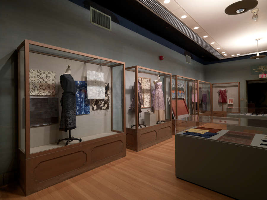 view exhibition image