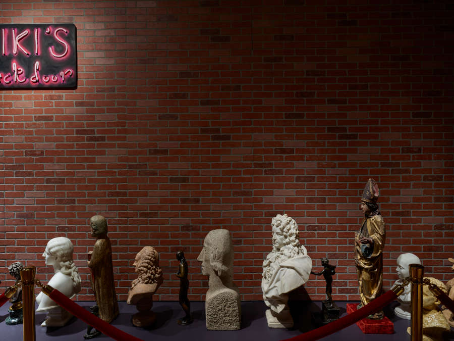 view exhibition image