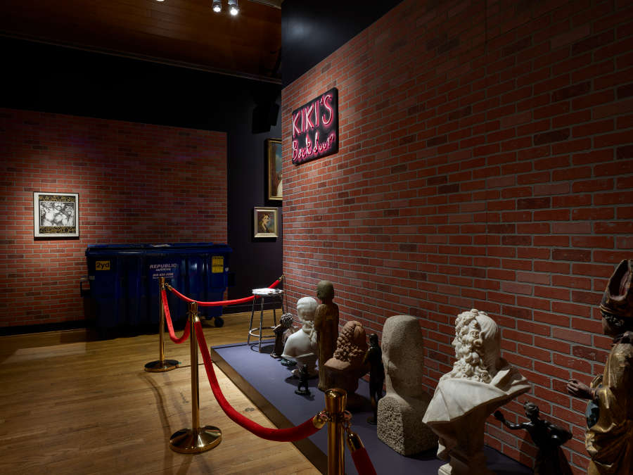 view exhibition image
