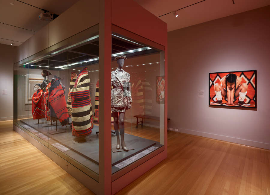 view exhibition image