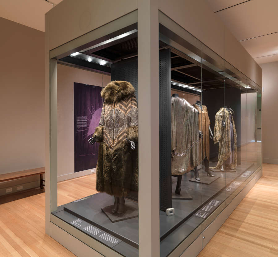 view exhibition image