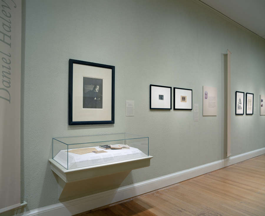 view exhibition image