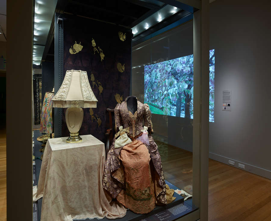 view exhibition image