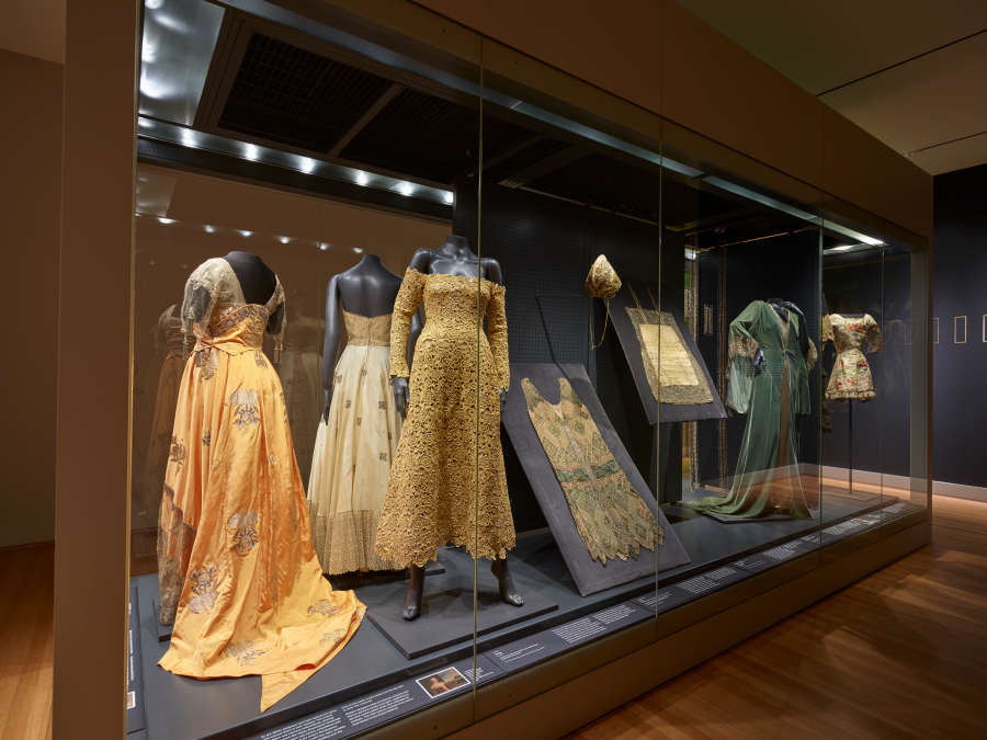 view exhibition image