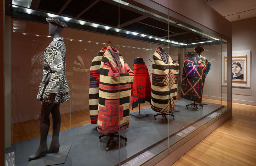 view exhibition image