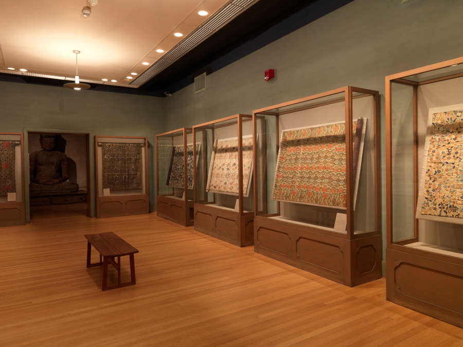 view exhibition image