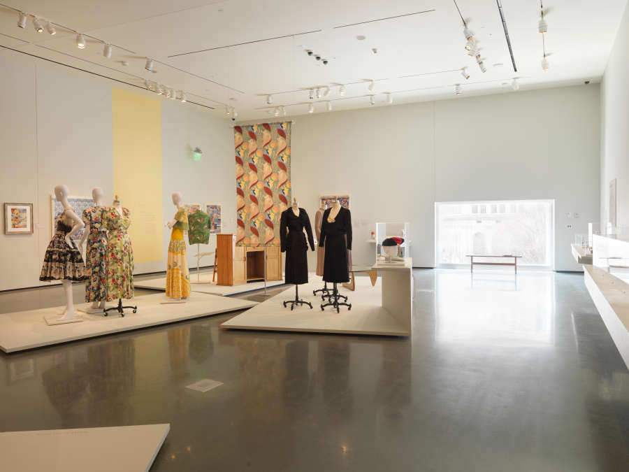 view exhibition image