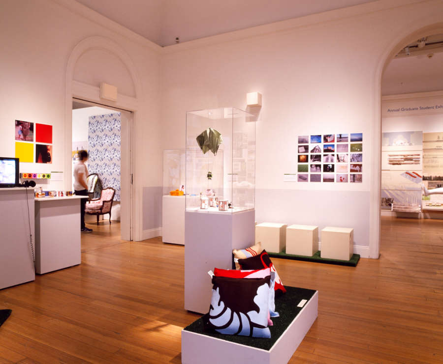 view exhibition image