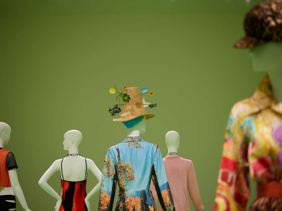 view exhibition image
