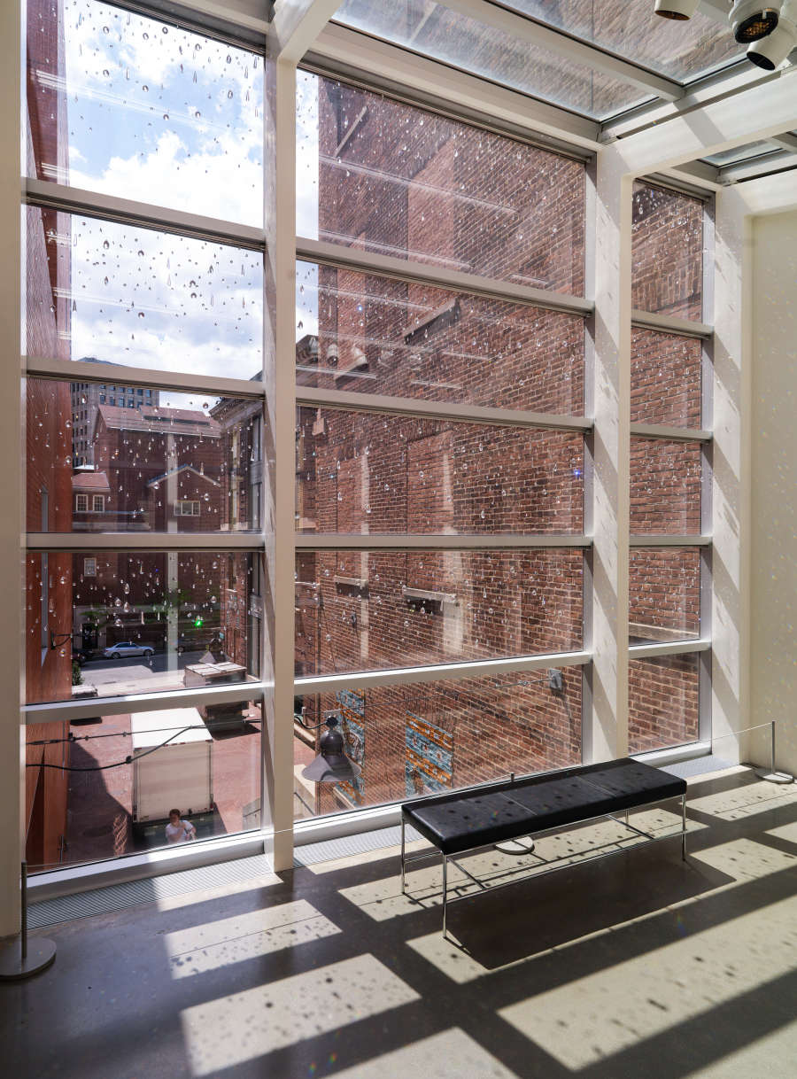 view exhibition image