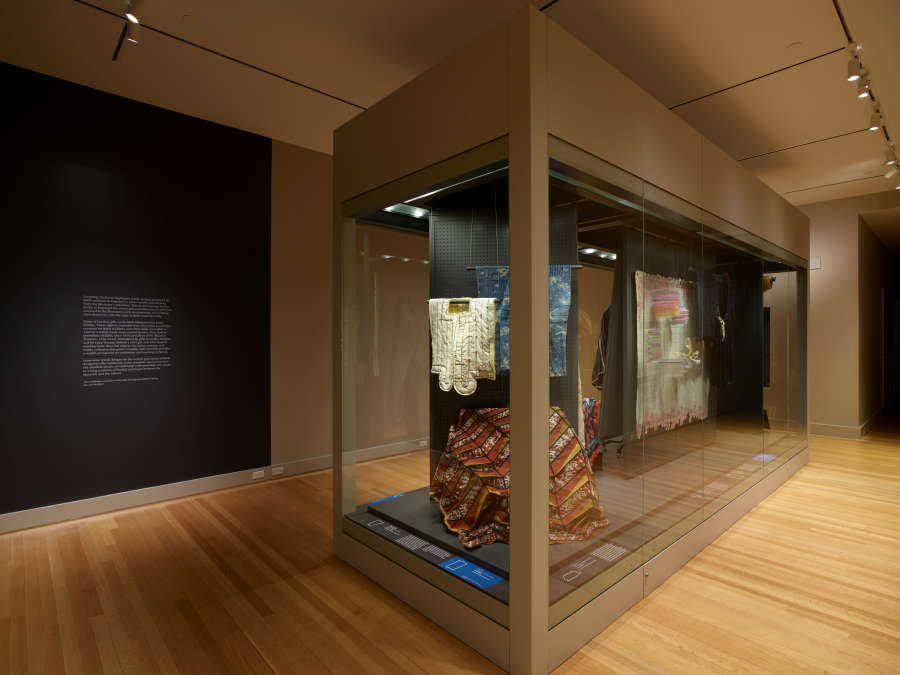 view exhibition image