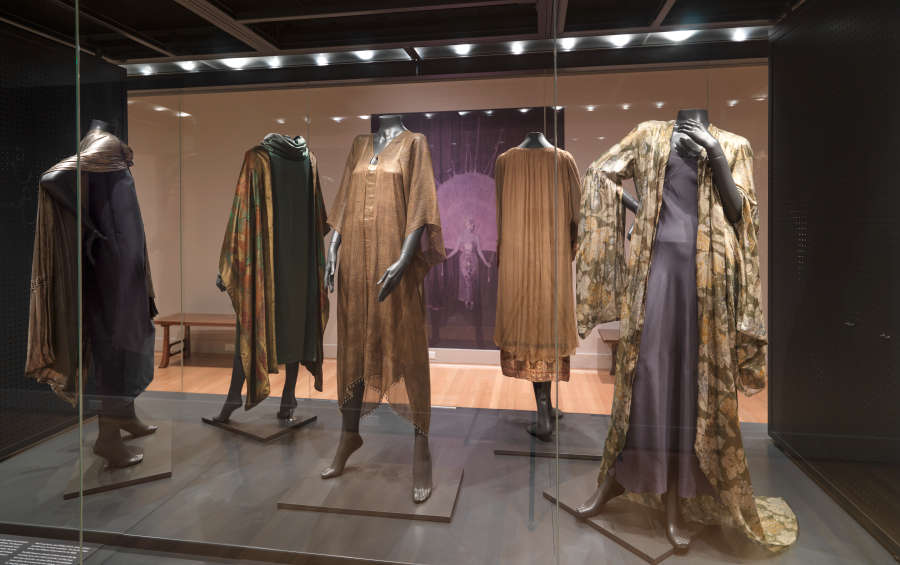 view exhibition image