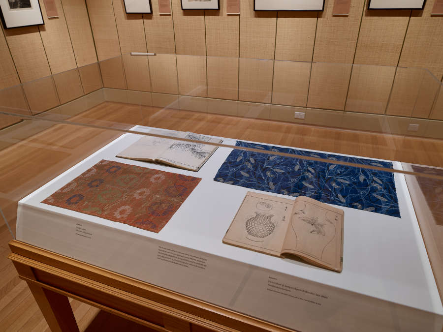 view exhibition image