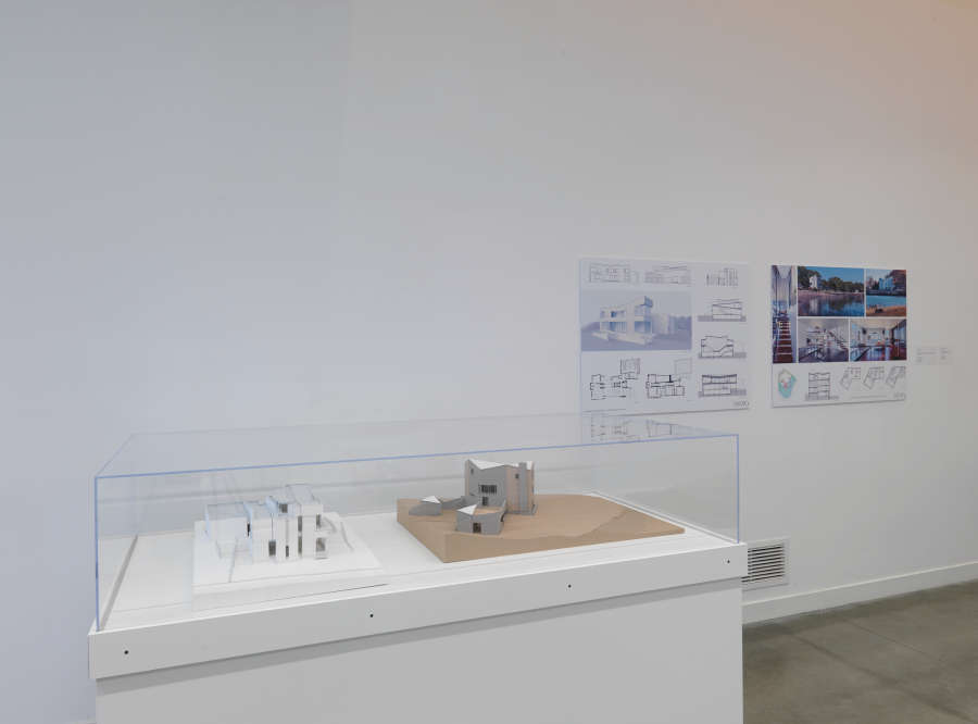 view exhibition image