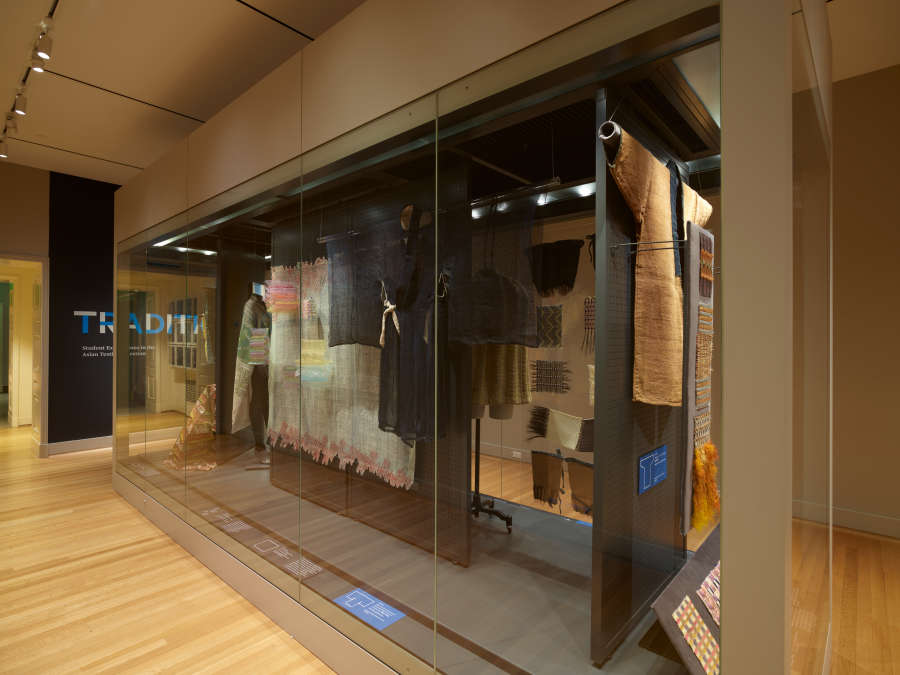 view exhibition image