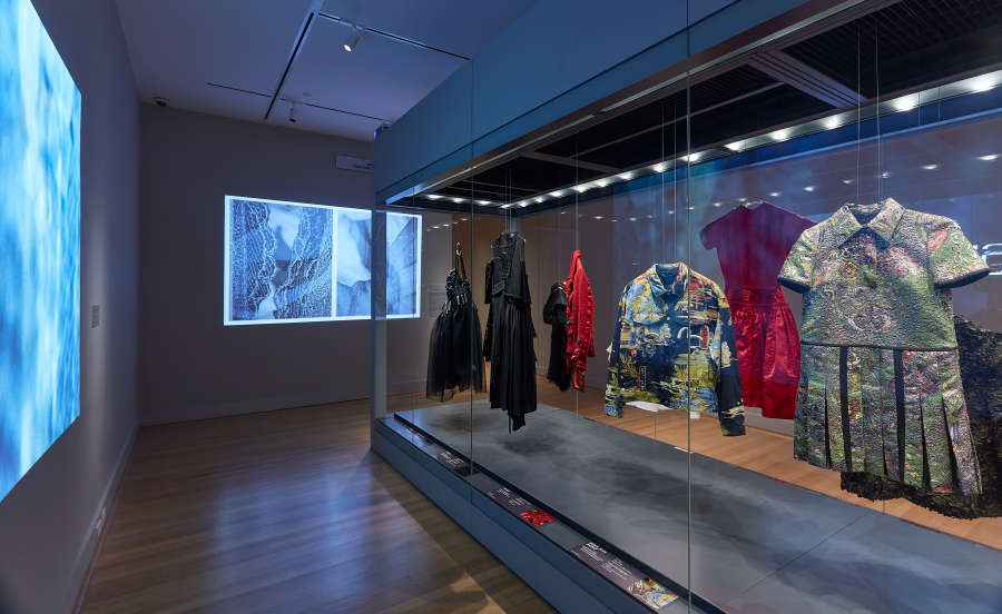 view exhibition image