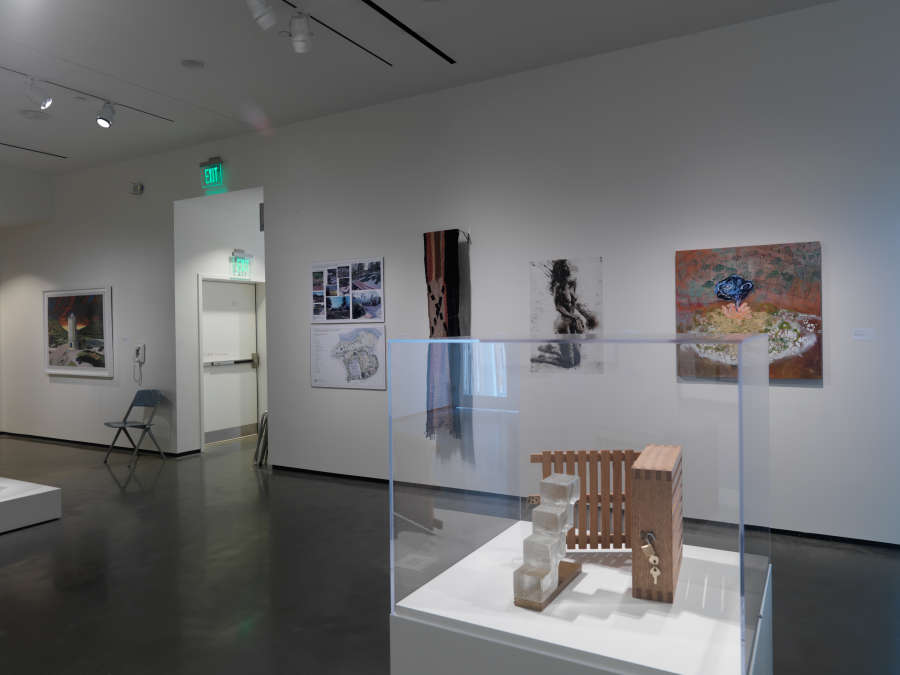 view exhibition image