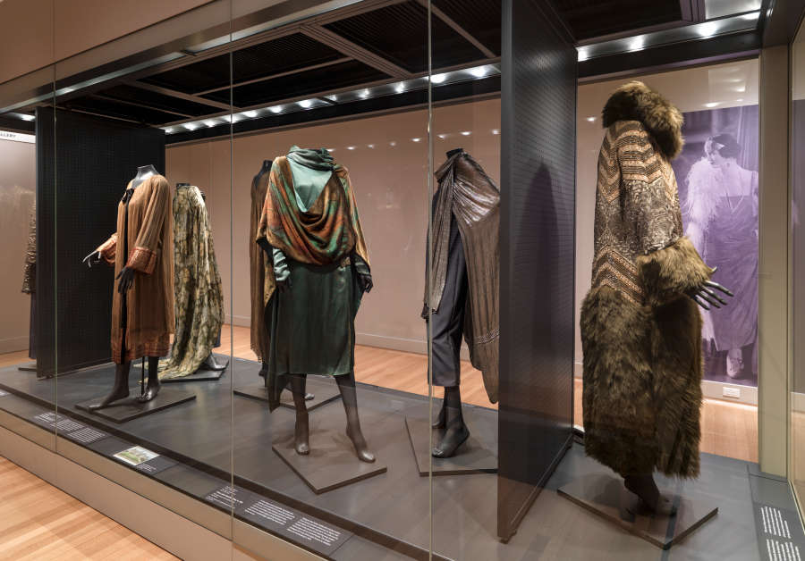 view exhibition image