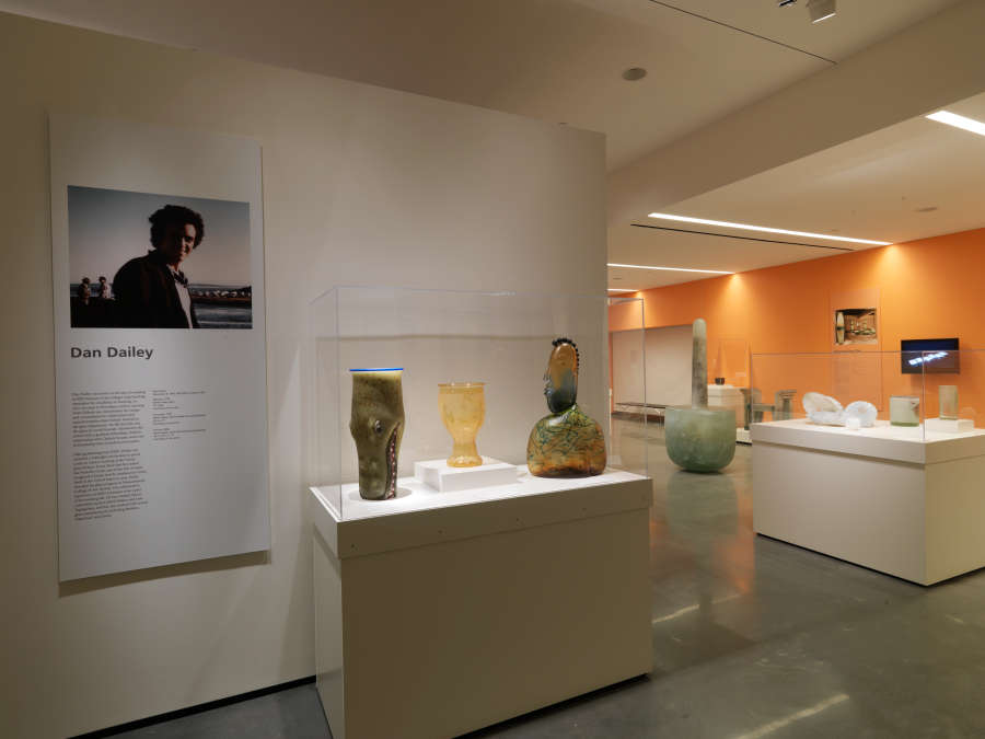 view exhibition image