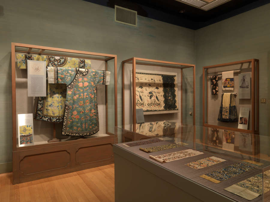 view exhibition image