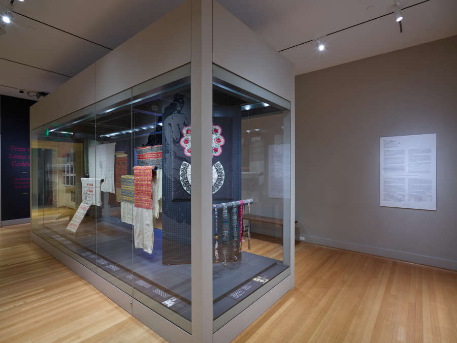 view exhibition image