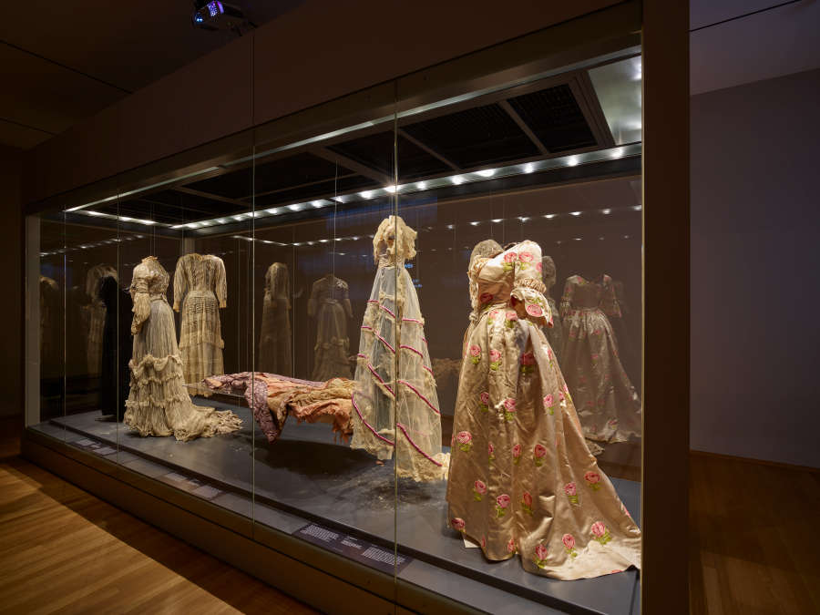 view exhibition image