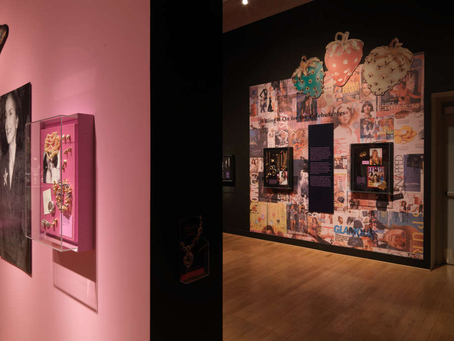 view exhibition image