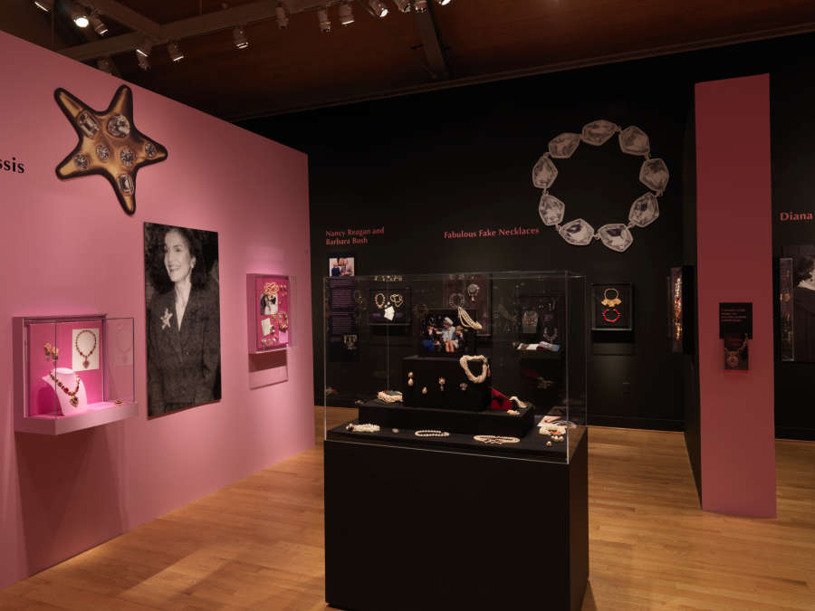 view exhibition image