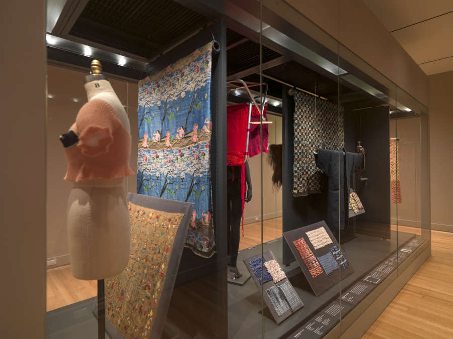 view exhibition image