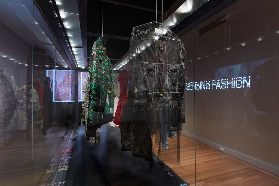 view exhibition image