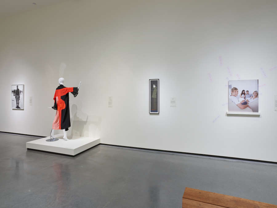 view exhibition image