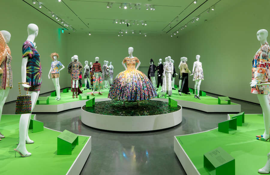 view exhibition image