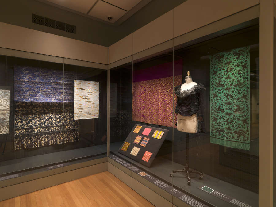 view exhibition image