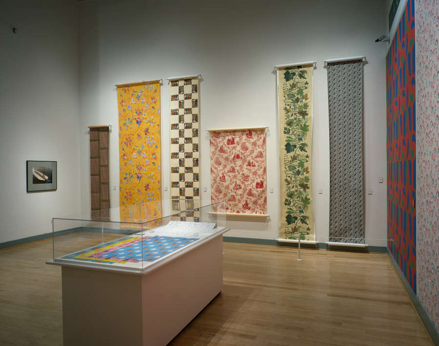 view exhibition image