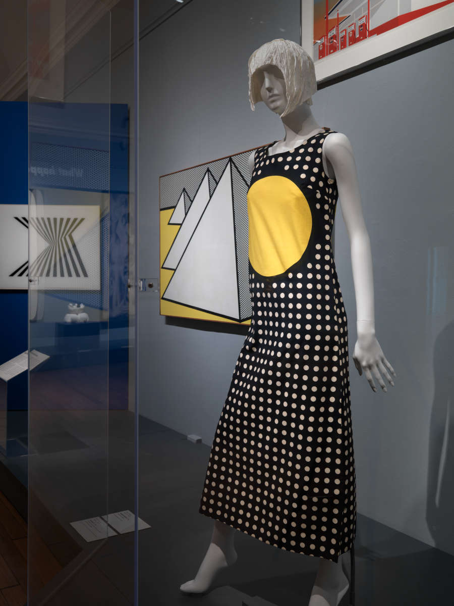 view exhibition image