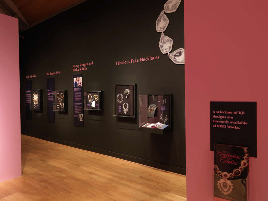 view exhibition image