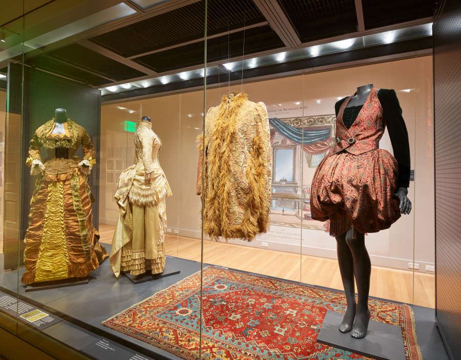 view exhibition image