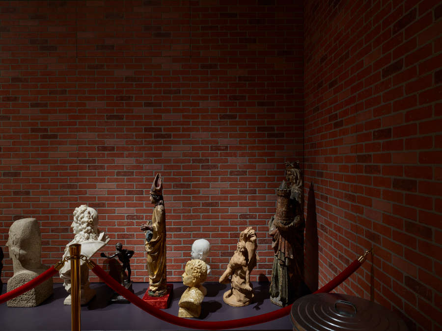 view exhibition image