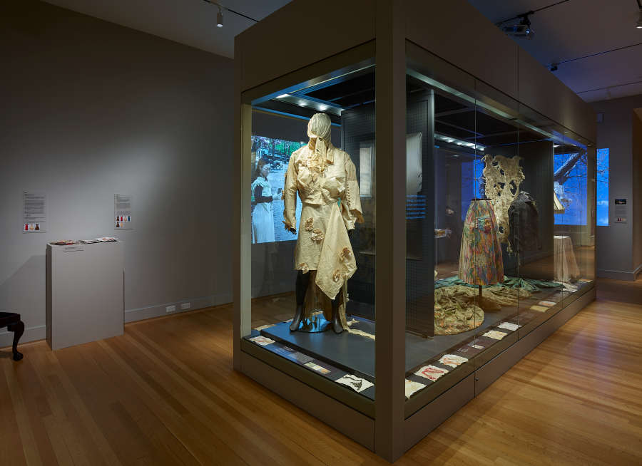 view exhibition image