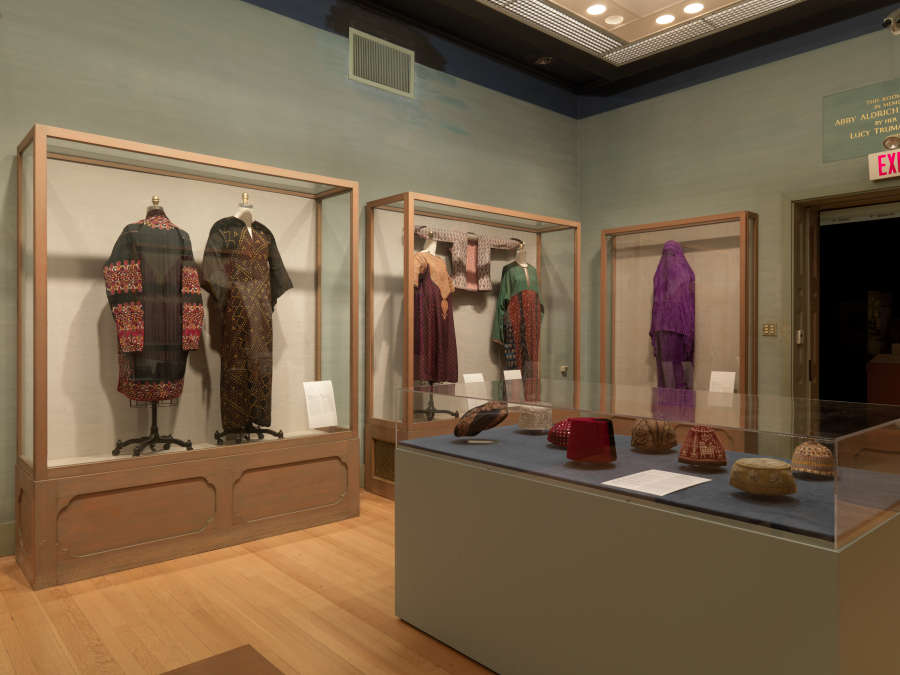 view exhibition image