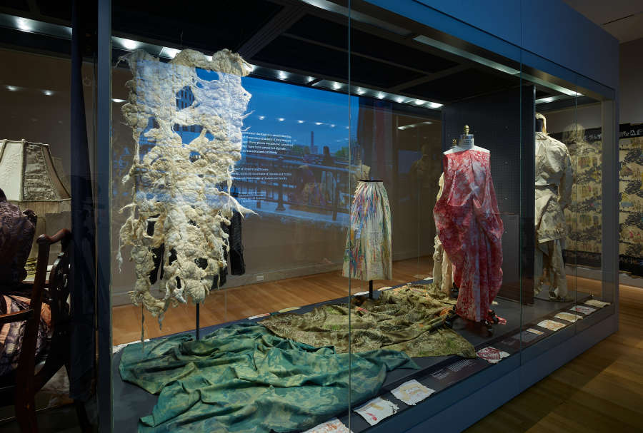 view exhibition image