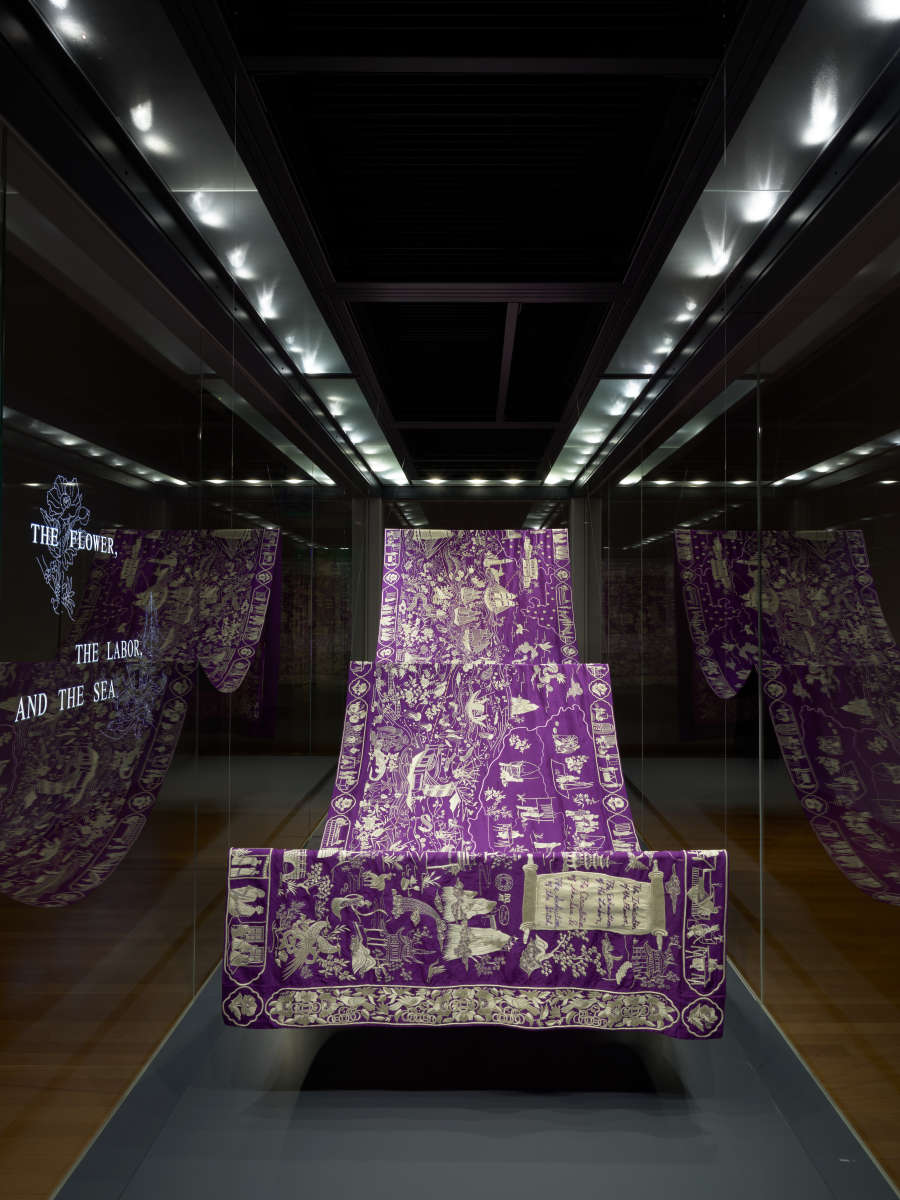 view exhibition image