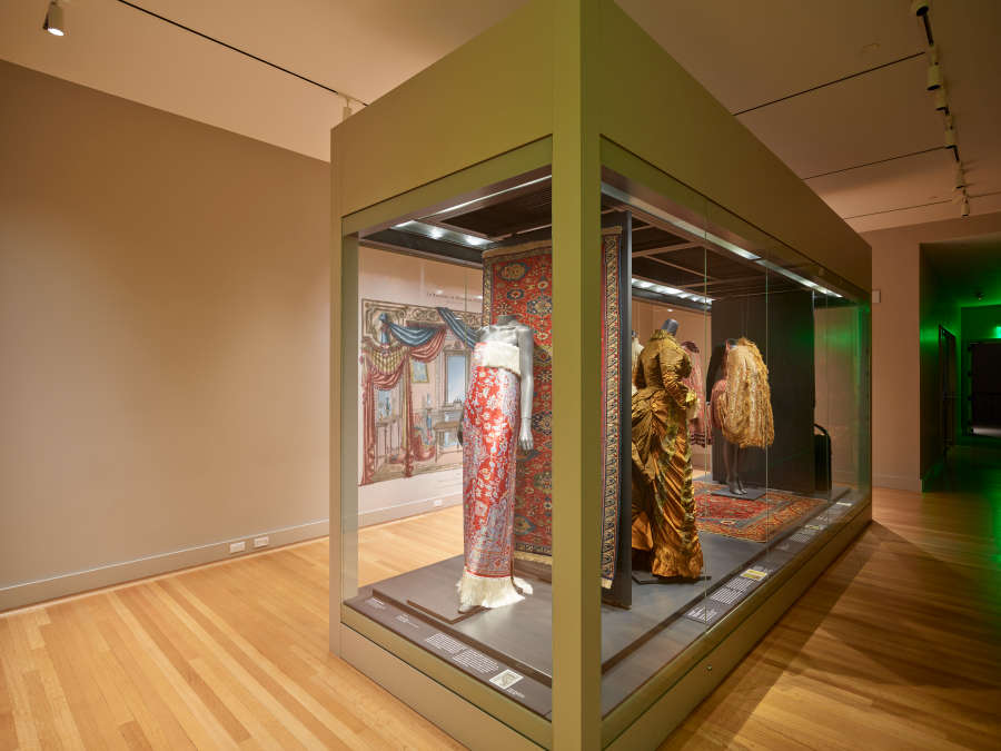view exhibition image