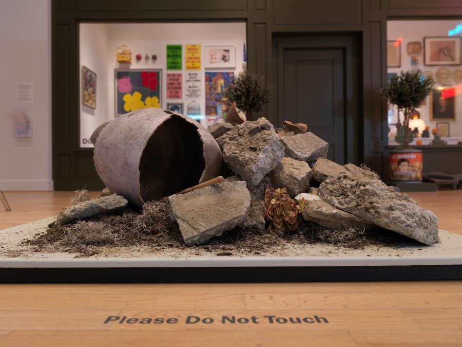 view exhibition image