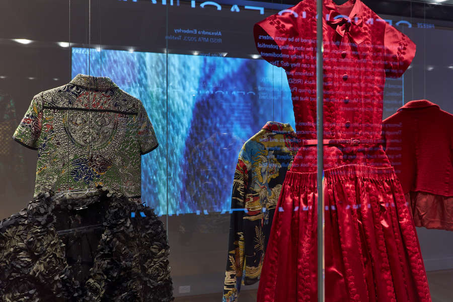 view exhibition image