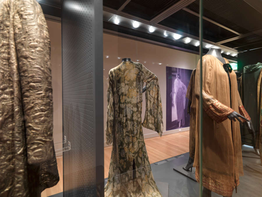 view exhibition image