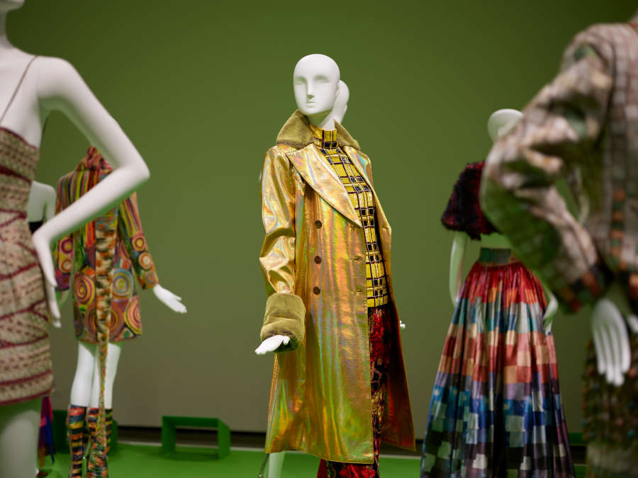 view exhibition image