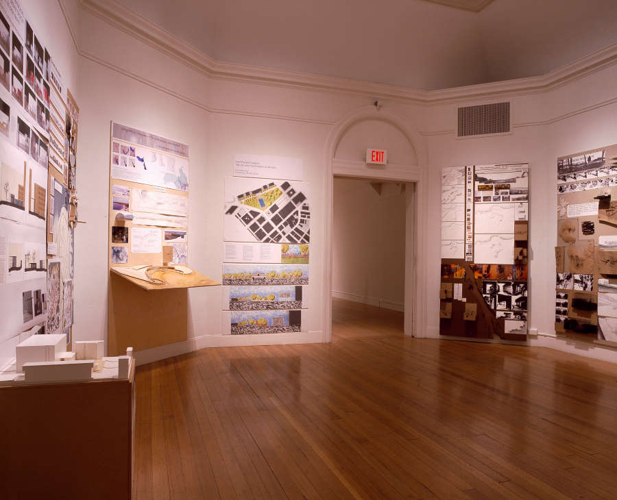 view exhibition image