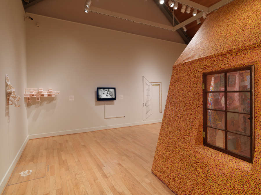 view exhibition image