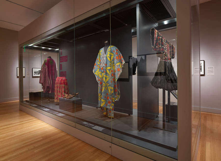 view exhibition image